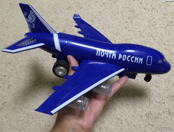 Игрушечный самолёт почта России