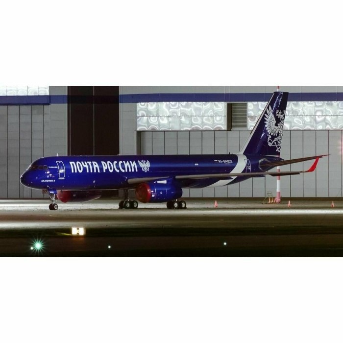 Самолет почта России ту-204