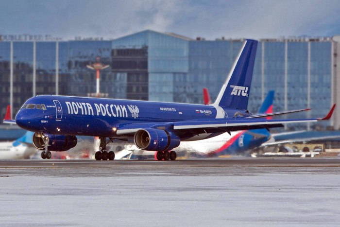 Самолет почта России ту-204