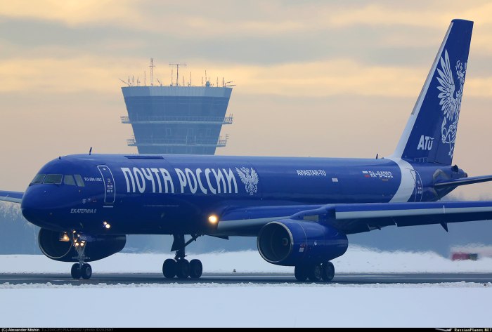 Самолет почта России ту-204