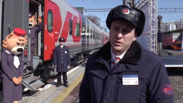 Поезд Владивосток-Москва ведущий вагон