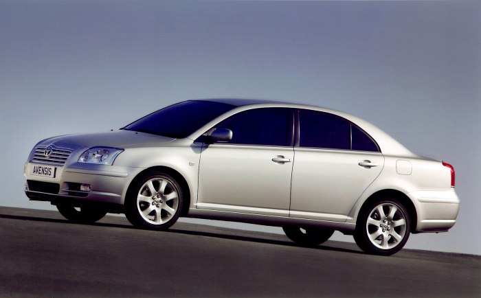 Тойота Авенсис 2003 - 2006