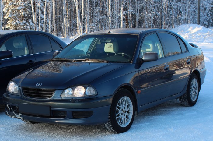 Toyota Avensis 1 поколения