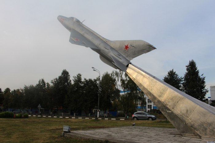 Жуковский самолет памятник миг 21