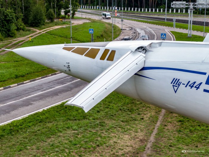 Жуковский самолет памятник ту 144