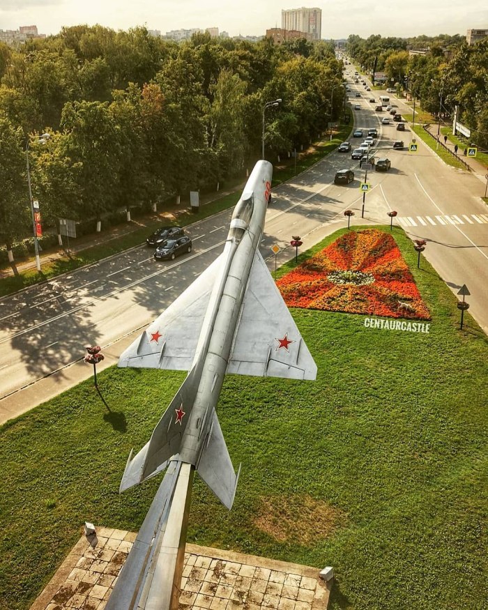 Жуковский самолет памятник