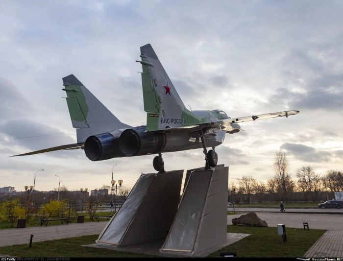 Памятник миг 29 в Жуковском