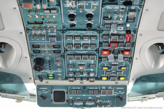 Самолет ту-200