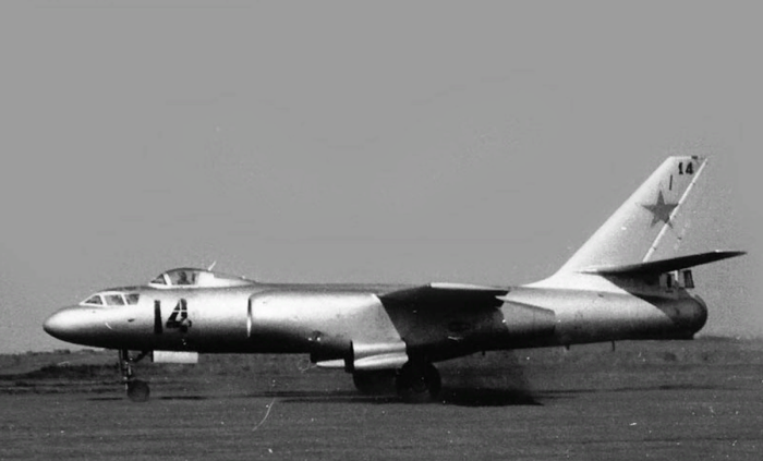 Самолет ил-28