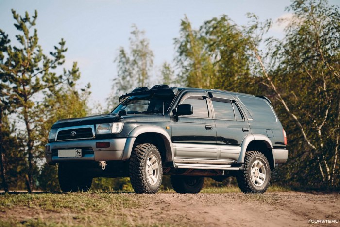 Тойота Hilux Surf