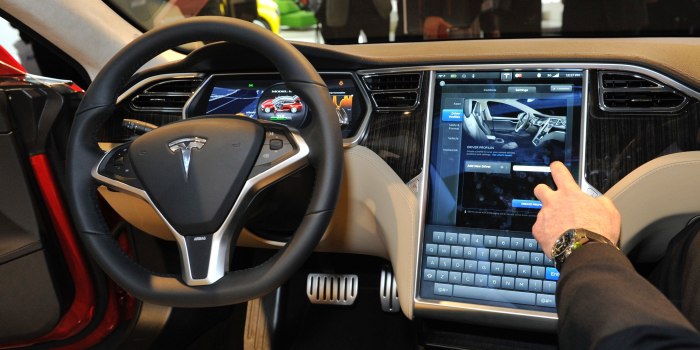 Умный автомобиль Tesla