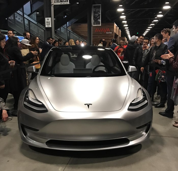 Электромобиль Tesla