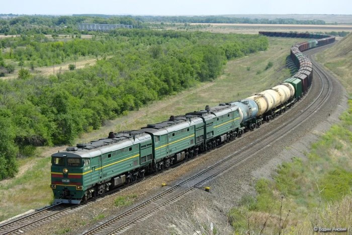 Тепловоз с вагонами