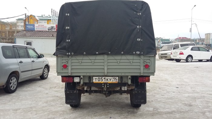 УАЗ 3303 вид сзади