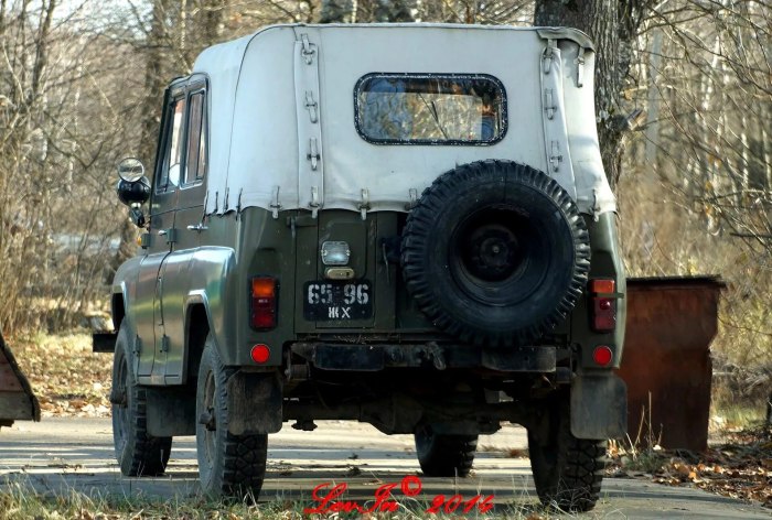 УАЗ 469 вид сзади