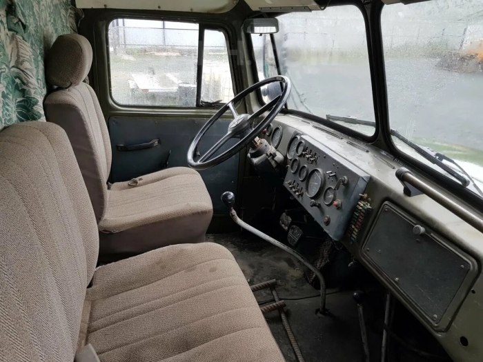 Урал 4320 салон кабины