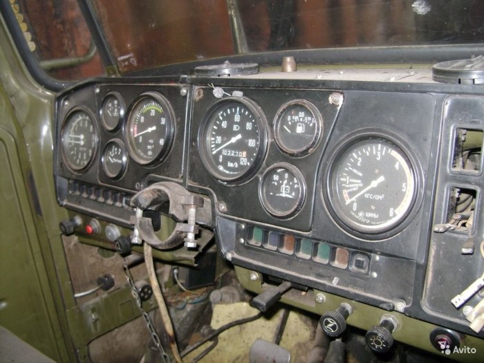 Урал 4320 салон кабины