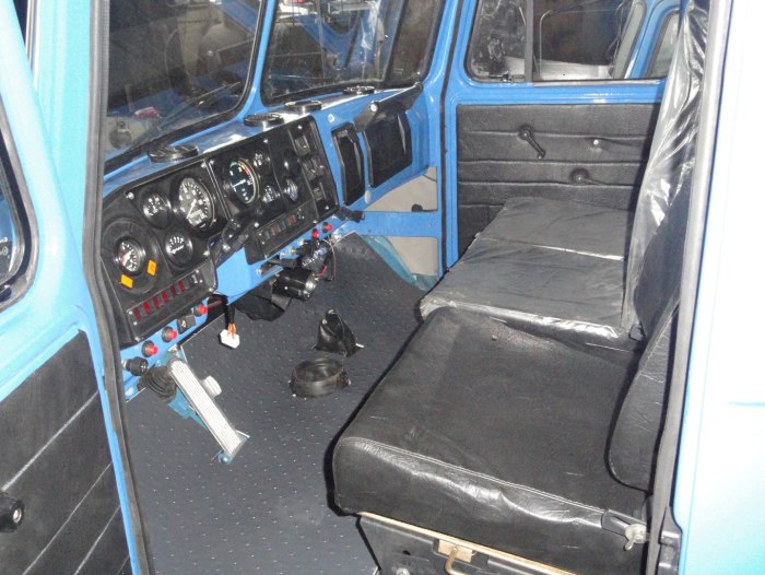 Урал 4320 салон кабины