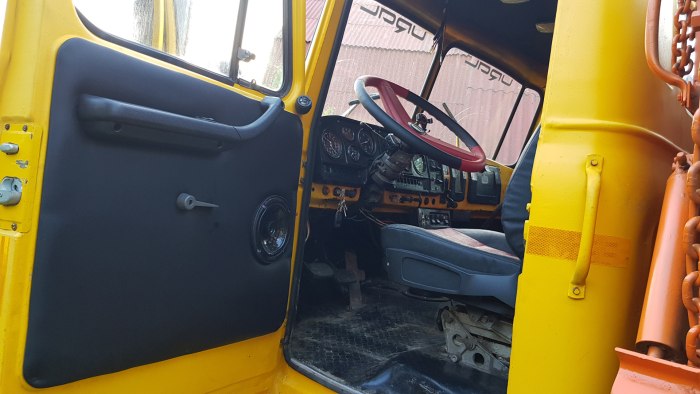 Урал 4320 кабина внутри