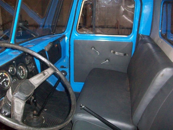 Урал 4320 кабина внутри