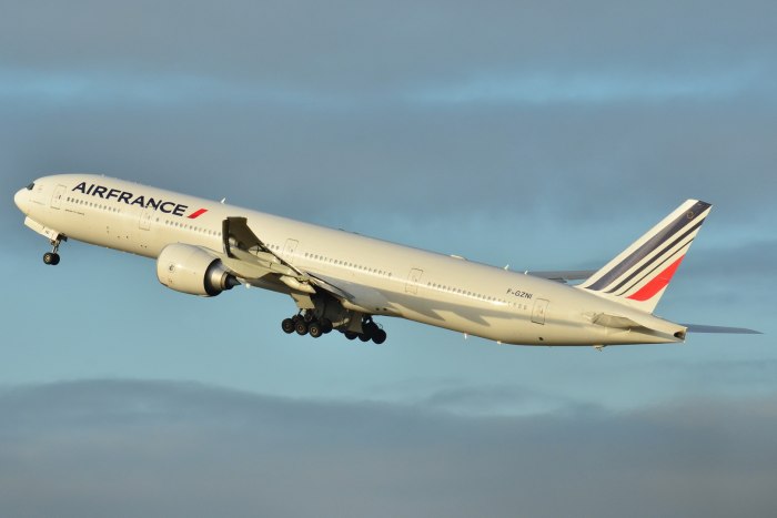 Самолет Боинг 777-300