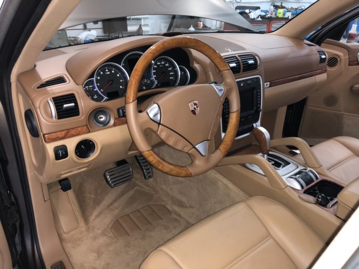 Porsche Cayenne 2003 салон