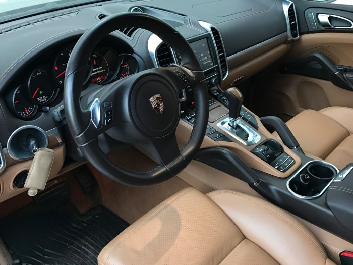 Porsche Cayenne 958 белый салон