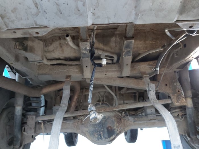 Suzuki Grand Vitara снизу