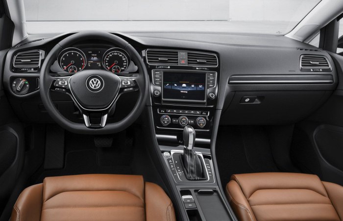 Volkswagen Golf 2014 салон