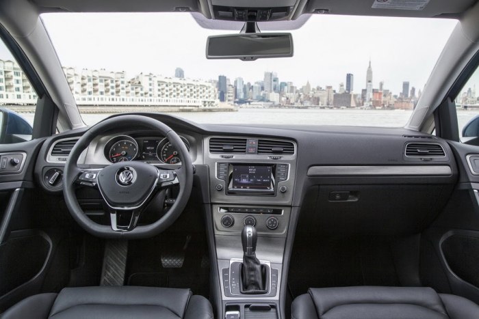 Volkswagen Golf 2015 салон