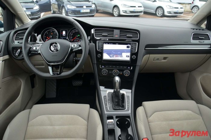 VW Golf 7 салон