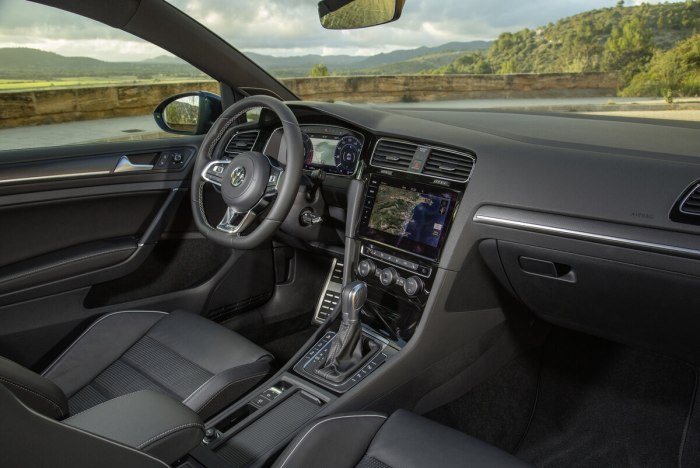 Volkswagen Golf 7 салон