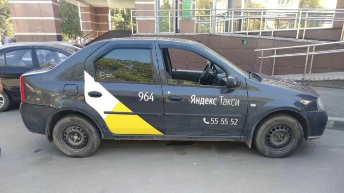 Машина Рено Логан такси
