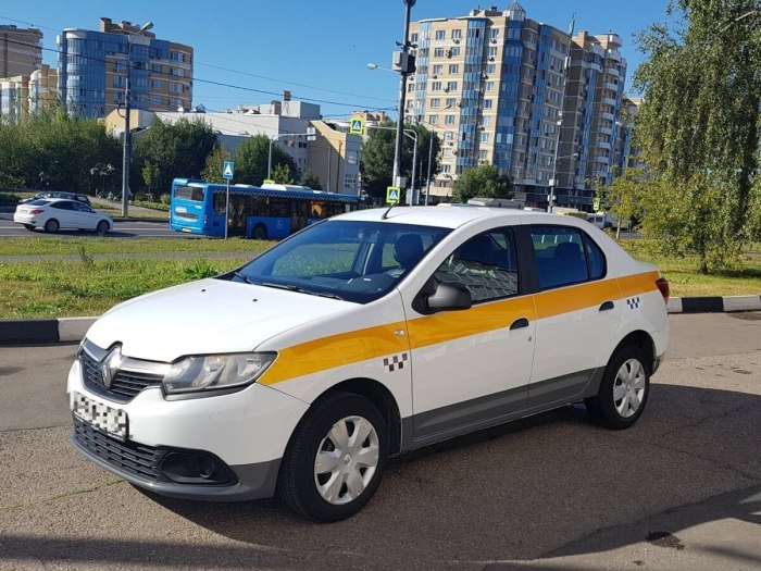 Рено Логан белый такси