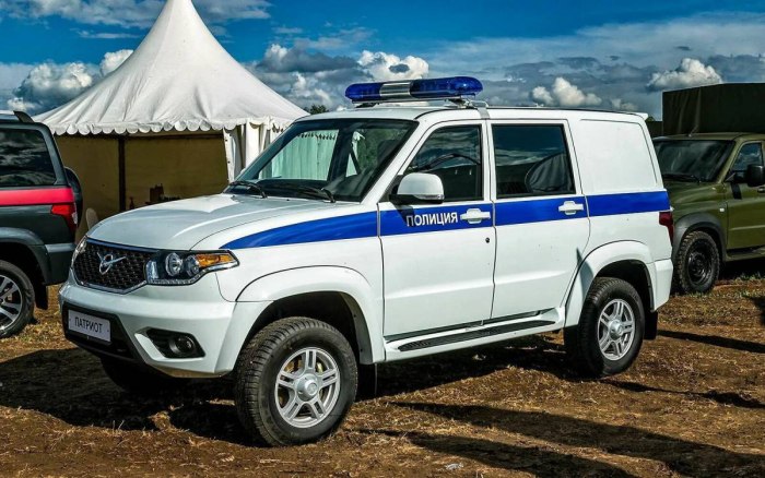 Внедорожник УАЗ-3163 «Патриот» полиция