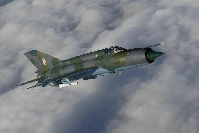 Су-21 самолет