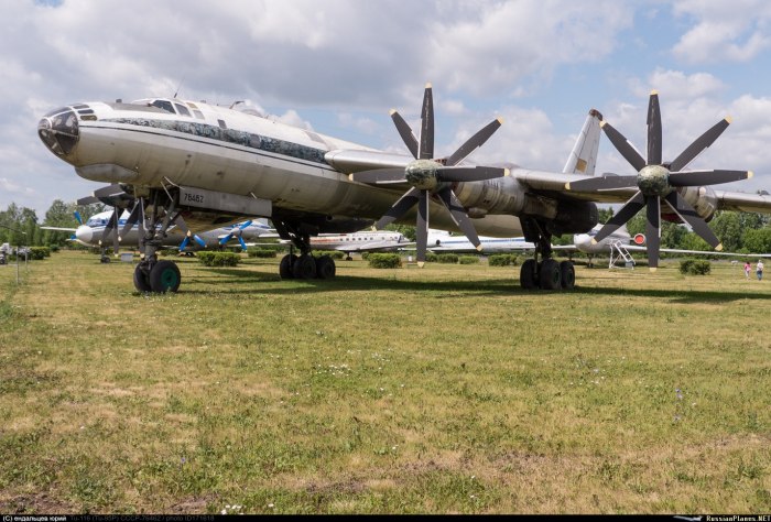 Самолет ту-116