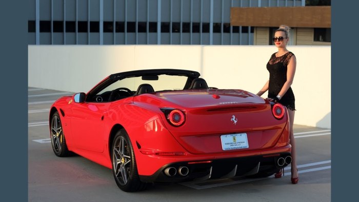 Ferrari California красная