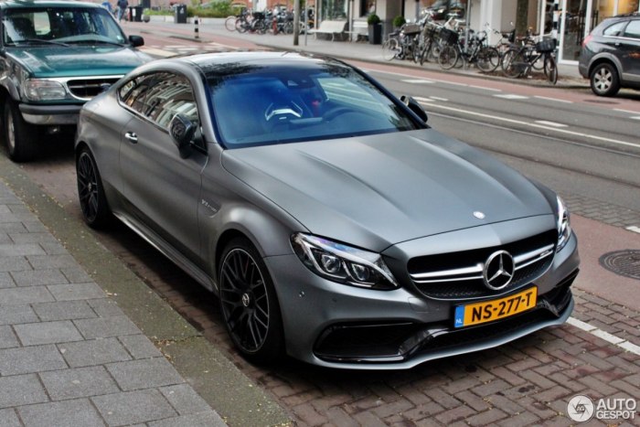 Mercedes c63 AMG серый матовый