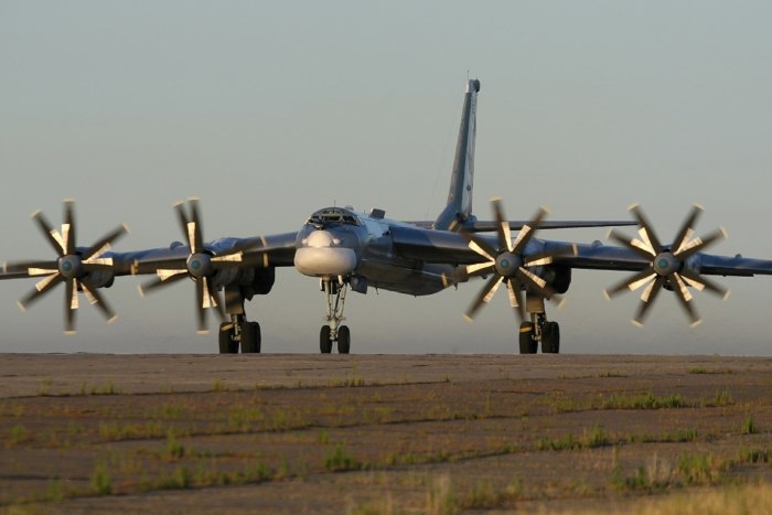 Бомбардировщик медведь ту-95