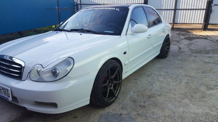 Hyundai Sonata EF r18