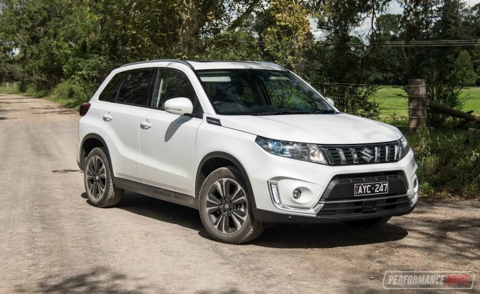 Suzuki Vitara белая