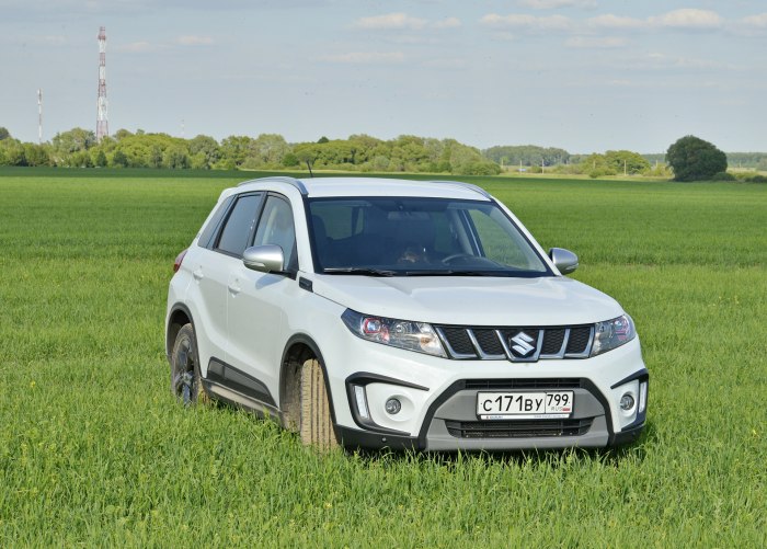 Suzuki Vitara белая 2021