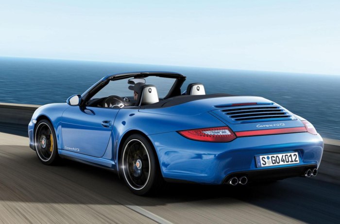 Porsche 911 Carrera 4 GTS