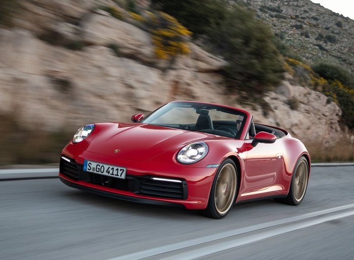Porsche 911 Carrera Cabriolet красный