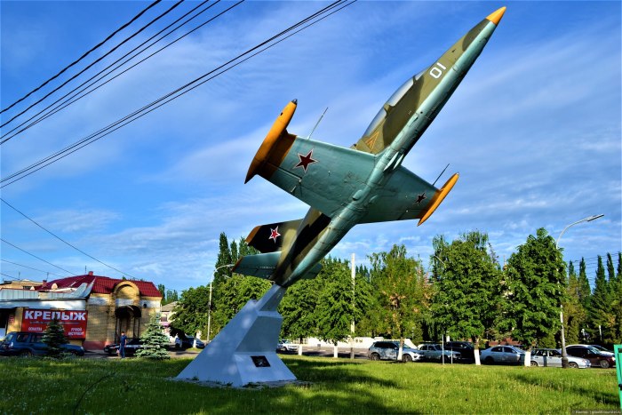 Памятник л-39 в Мичуринске