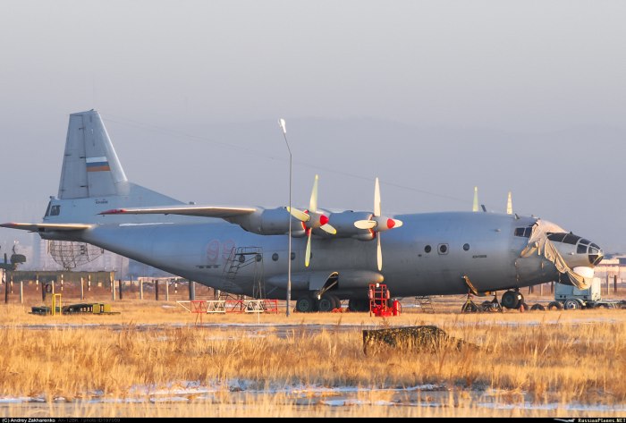 Самолет черный тюльпан АН-12