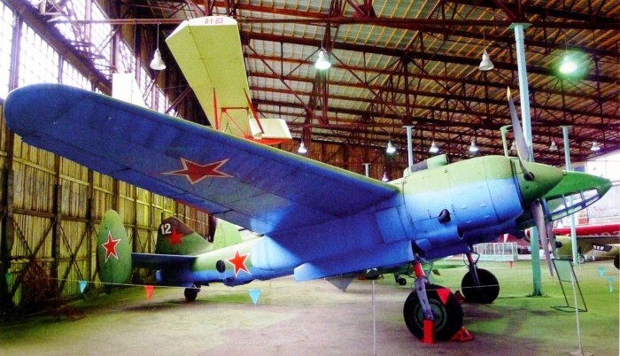 Пе-2 бомбардировщик