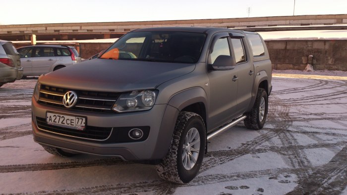 Серый Volkswagen Amarok