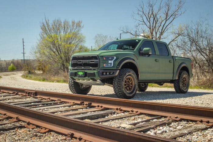 Ford Raptor зеленый